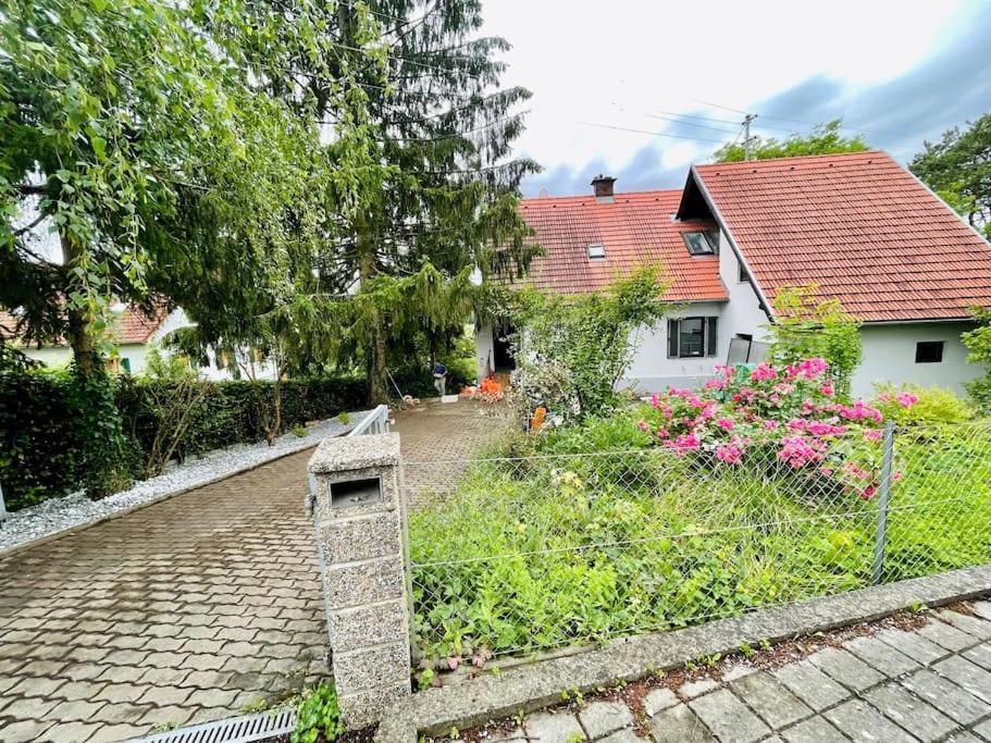 Freiblick 1 Bad Glbg Mit Garten Top1 Бад Глайхенберг Екстериор снимка